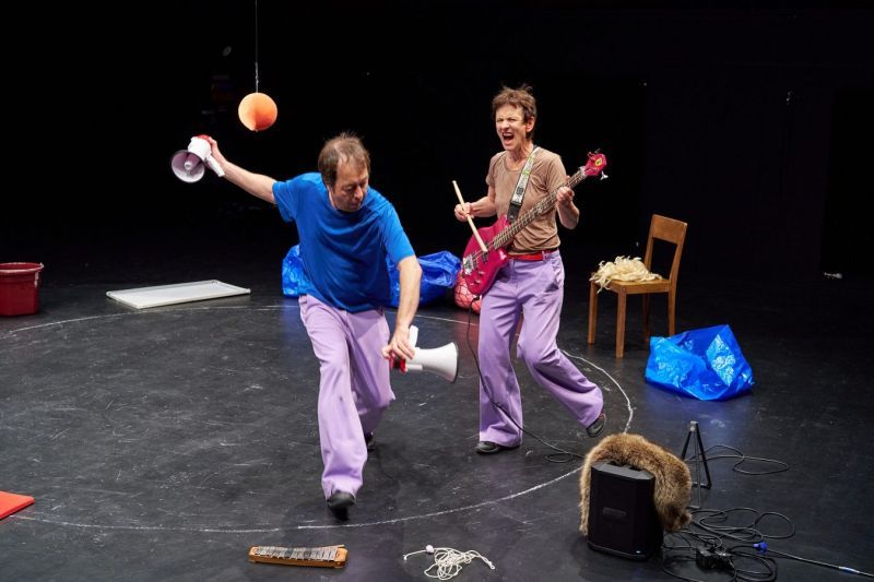 Theater Sgaramusch – «Urknall»
